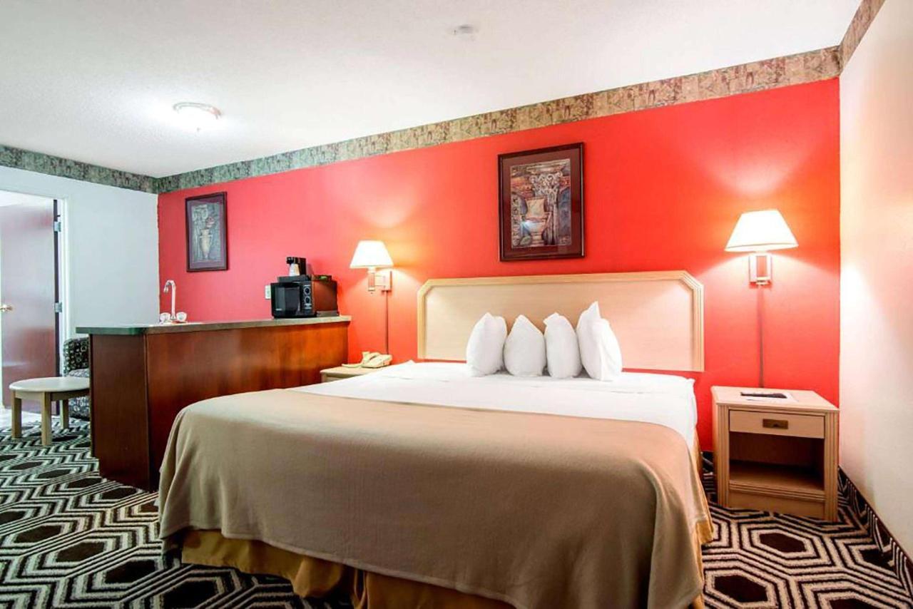 Days Inn By Wyndham Kentland Экстерьер фото